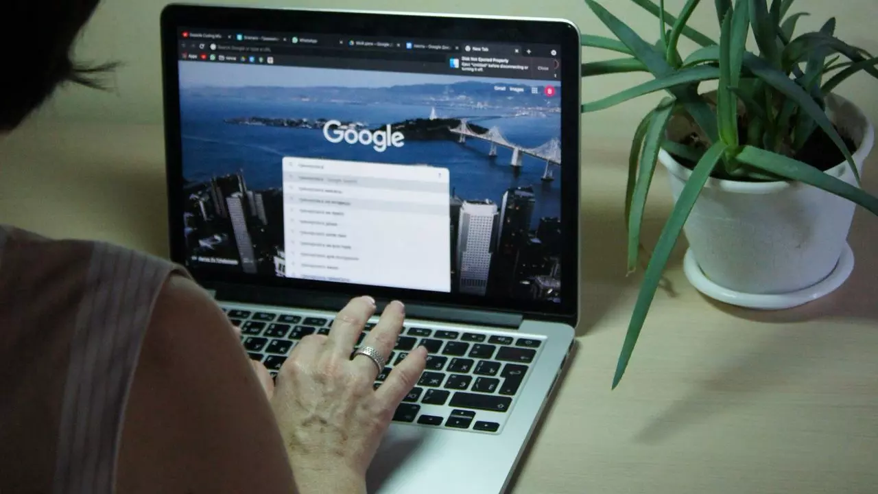 La decisione di Apple di abbandonare le ambizioni dei motori di ricerca: una scelta pragmatica